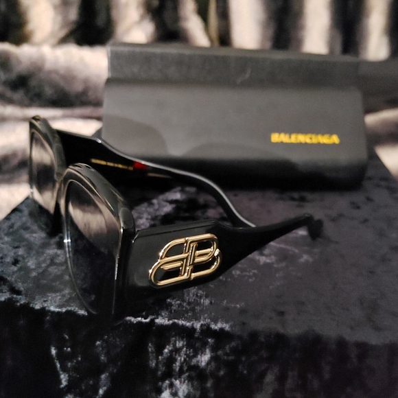 Sunglasses - Picture 2 of 4